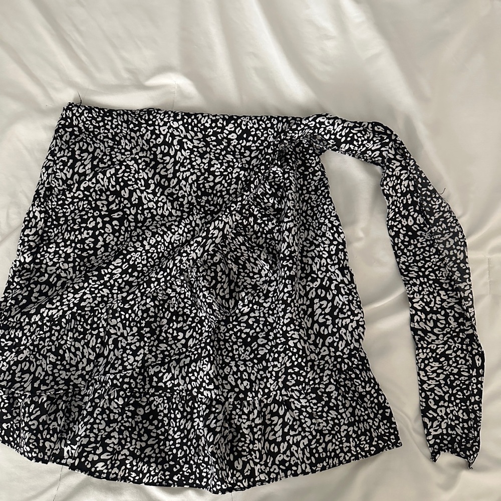 Black and White Leopard Pattern Women's Skirt
